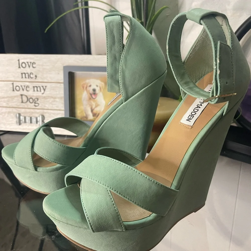 Steve Madden Green Heels with Ankle Strap and Stiletto - Picture 2 of 6